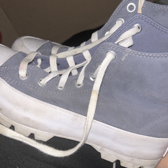 Converses - Picture 2 of 4